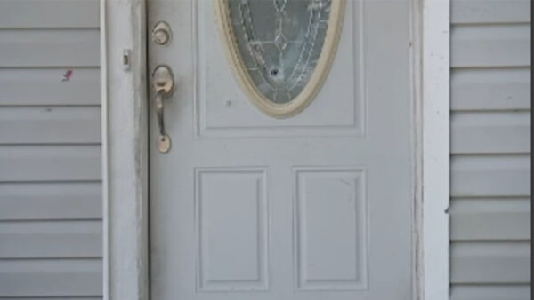 Homeowner shoots, kills two suspects allegedly impersonating officers serving warrant, HPD says