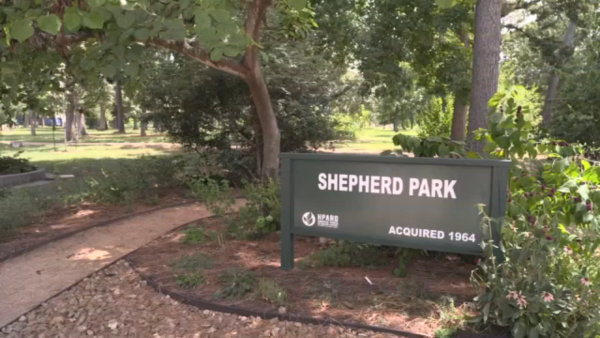 Harris County Pct. 1 deputy constables say they’re looking for man who’s preying on women at Shepherd Park in north Houston