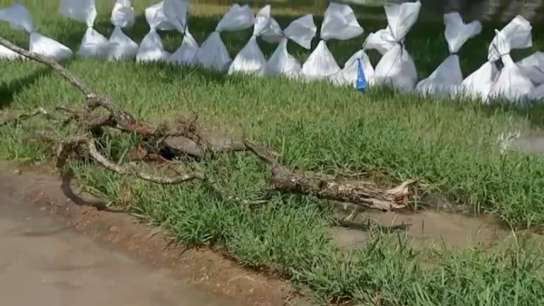 Southeast Houston homeowners frustrated by city’s response to week-long water leak