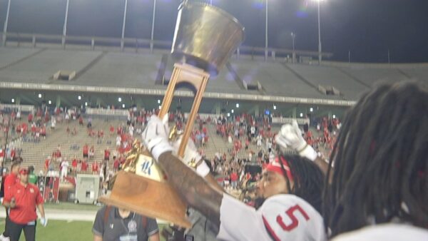 University of Houston tops Rice University in Bayou Bucket Classic 35-9, retains title for second year in a row