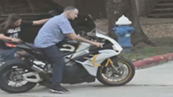 HPD searching for persons of interest in connection with man’s death at apartment complex on West Bellfort Avenue in SW Houston
