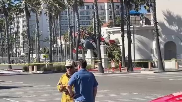 Huntington Beach Helicopter: 5 injured after chopper crashes into palm trees in front of Hyatt Regency Hotel