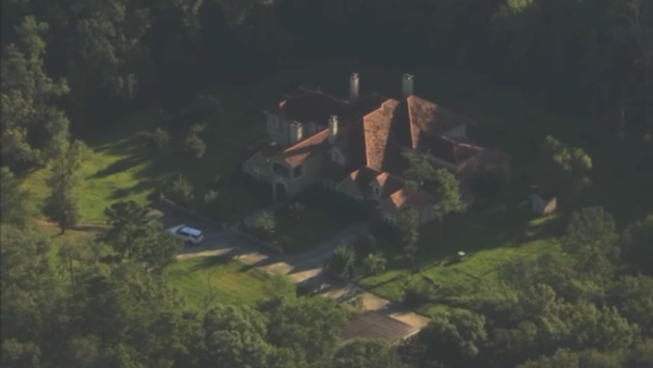 Mother tried to commit murder-suicide after failed attempt to escape from her home, prosecutor says