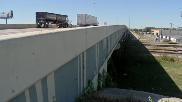 Officials identify man found hanging, burned under North Loop overpass in northeast Houston