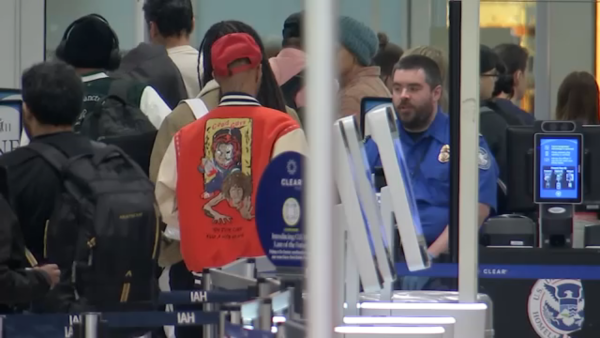 Houston travelers face hours-long TSA lines at Bush, Hobby airports amid government shutdown