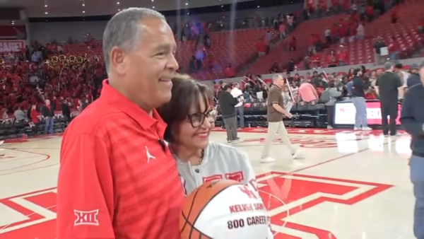 Cougars head coach Kelvin Sampson earns 800th win as No. 2 Houston beats Lehigh 75-57