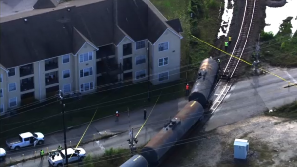 Train derailment near East End apartment complex under investigation; no injuries reported, Houston Fire Department says