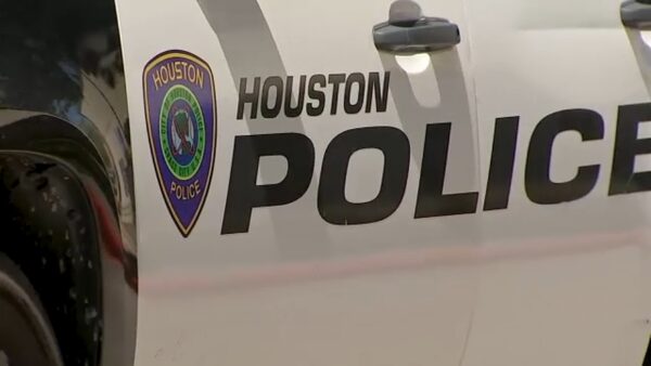 Investigation underway after woman found dead behind Dollar General near Cullen in southeast Houston, HPD says