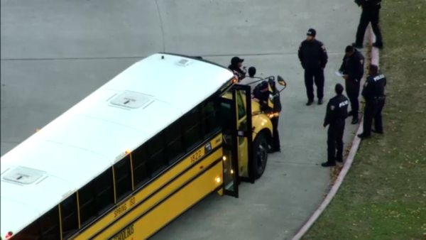 Suspect on the run after stopping Spring ISD school bus, pointing gun at driver and students, Harris County Pct. 4 deputies say