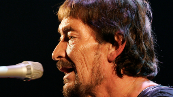 Singer-songwriter Chris Rea, known for ‘Driving Home for Christmas,’ dies at 74
