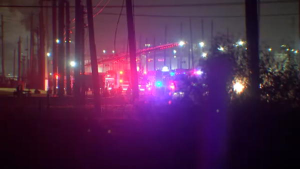 2 people hospitalized, over 30 treated after sulfuric acid leak at industrial facility in east Harris County, HCSO says