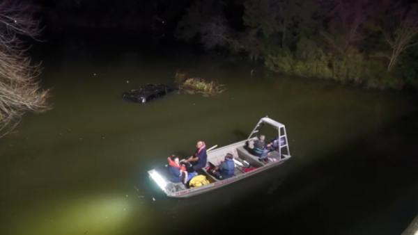 Homeless man rescues mom and her 8-month-old baby after crash into Dickinson Bayou, officials say