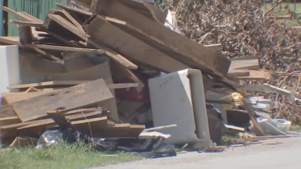 Houstonians say yard and heavy trash pick-up woes continue despite city’s truck fleet expansion months ago