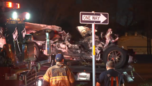 2 18-year-olds killed in fiery crash after crashing into freeway sign off the South Loop near Telephone Road, HPD says